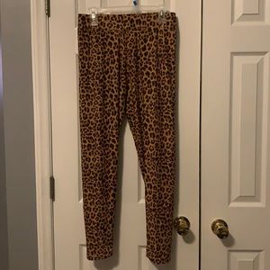 Cheetah print leggings by Simply Southern